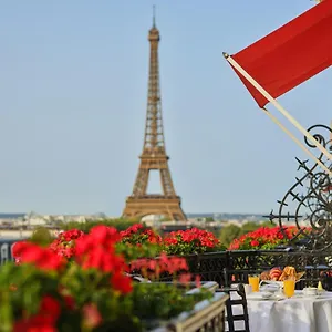 Plaza Athenee - Dorchester Collection Hotell
